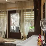 Trys Apartamentai *