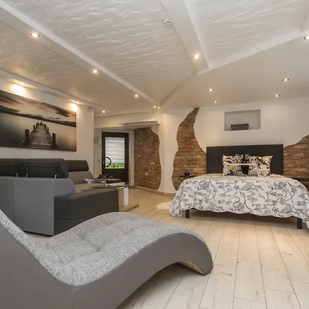 Trys Apartamentai