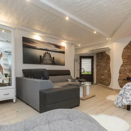 Trys Apartamentai *