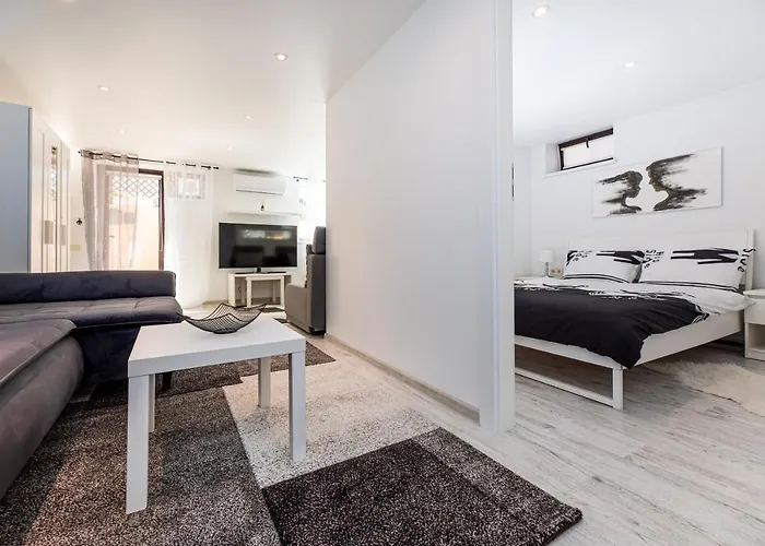 Trys Apartamentai Apartment